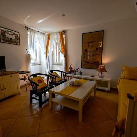 Alice Apartment With Balcony Rovinj Exterior photo