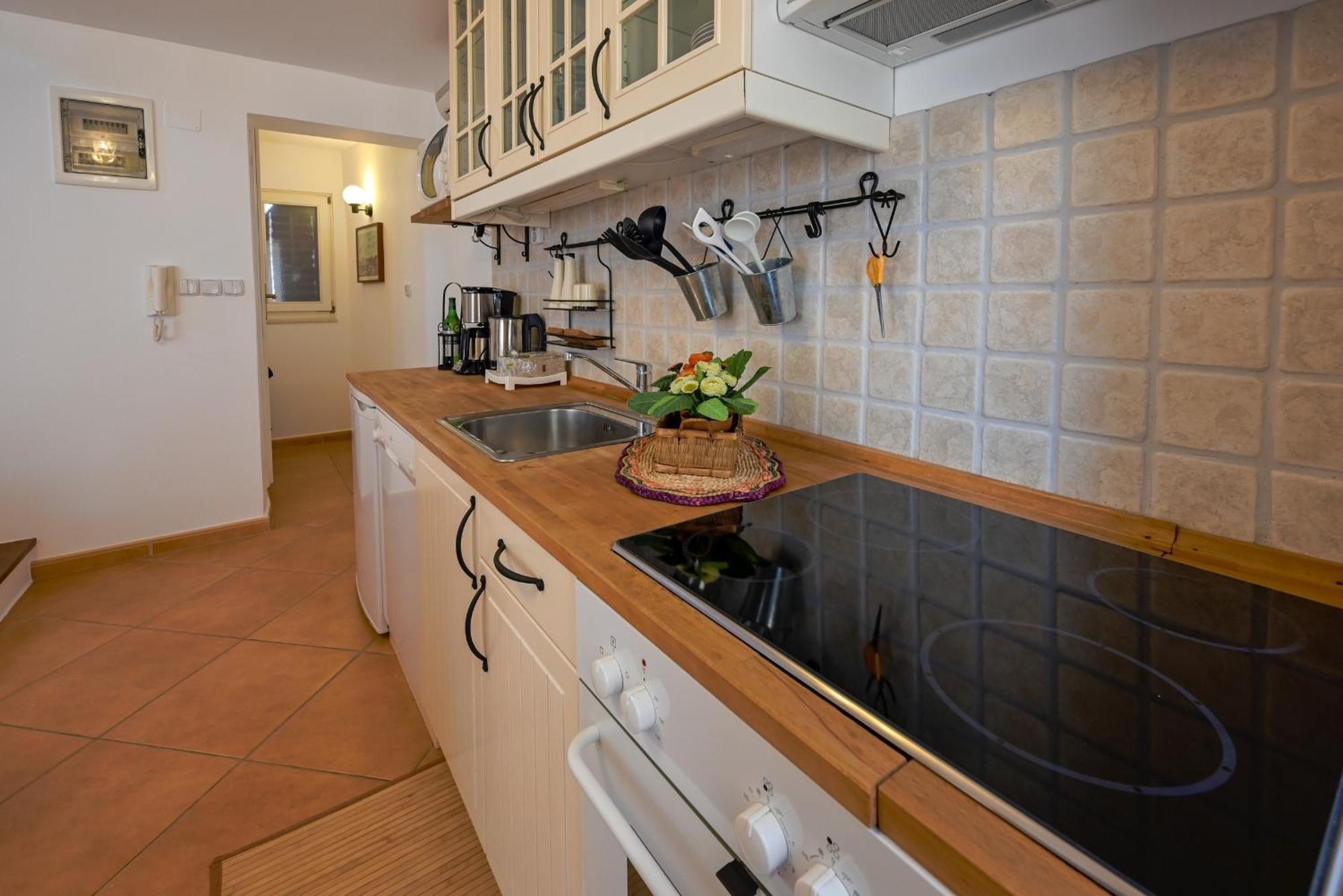 Alice Apartment With Balcony Rovinj Exterior photo