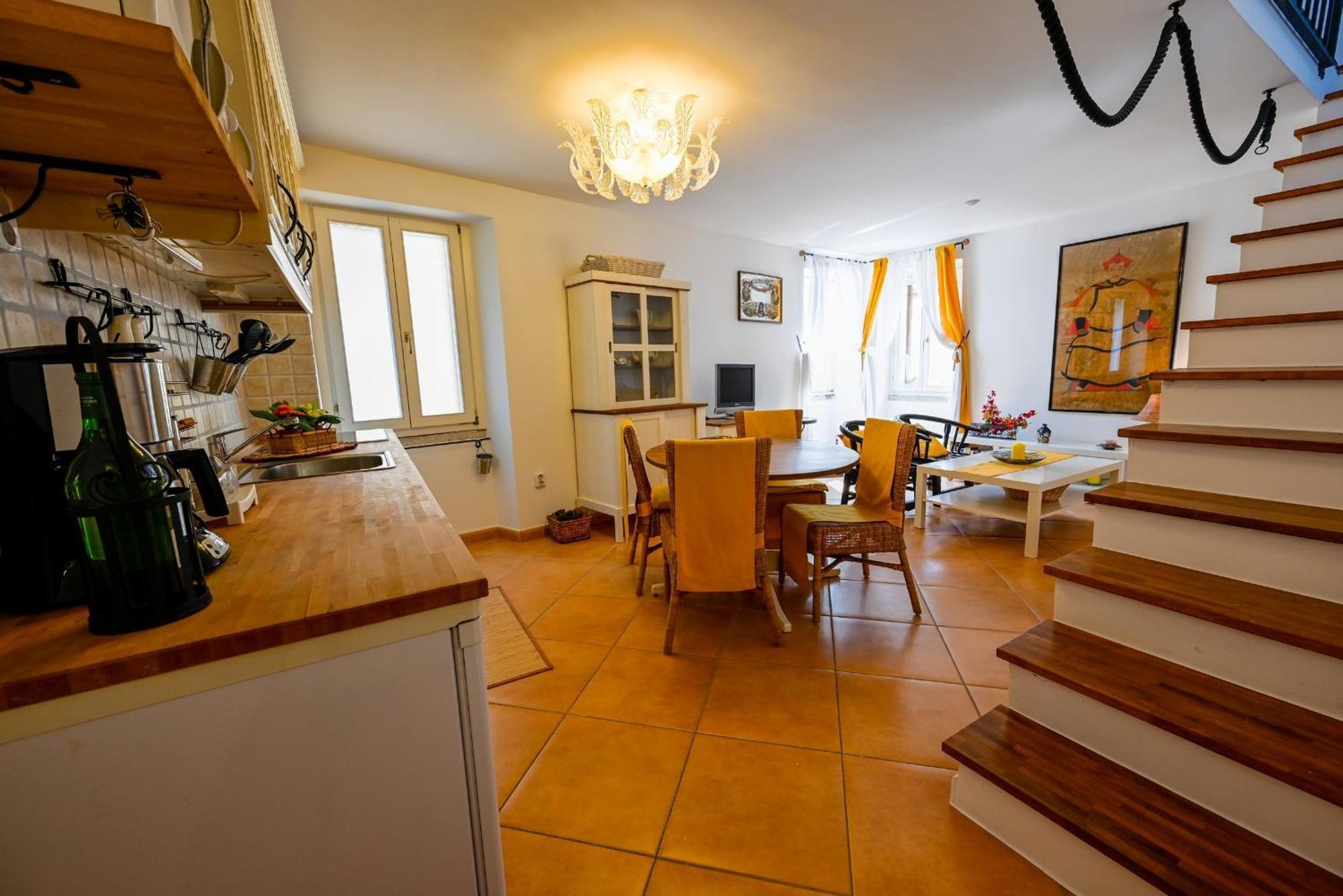 Alice Apartment With Balcony Rovinj Exterior photo