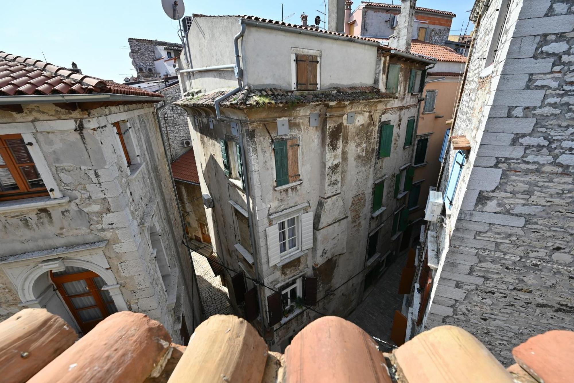 Alice Apartment With Balcony Rovinj Exterior photo