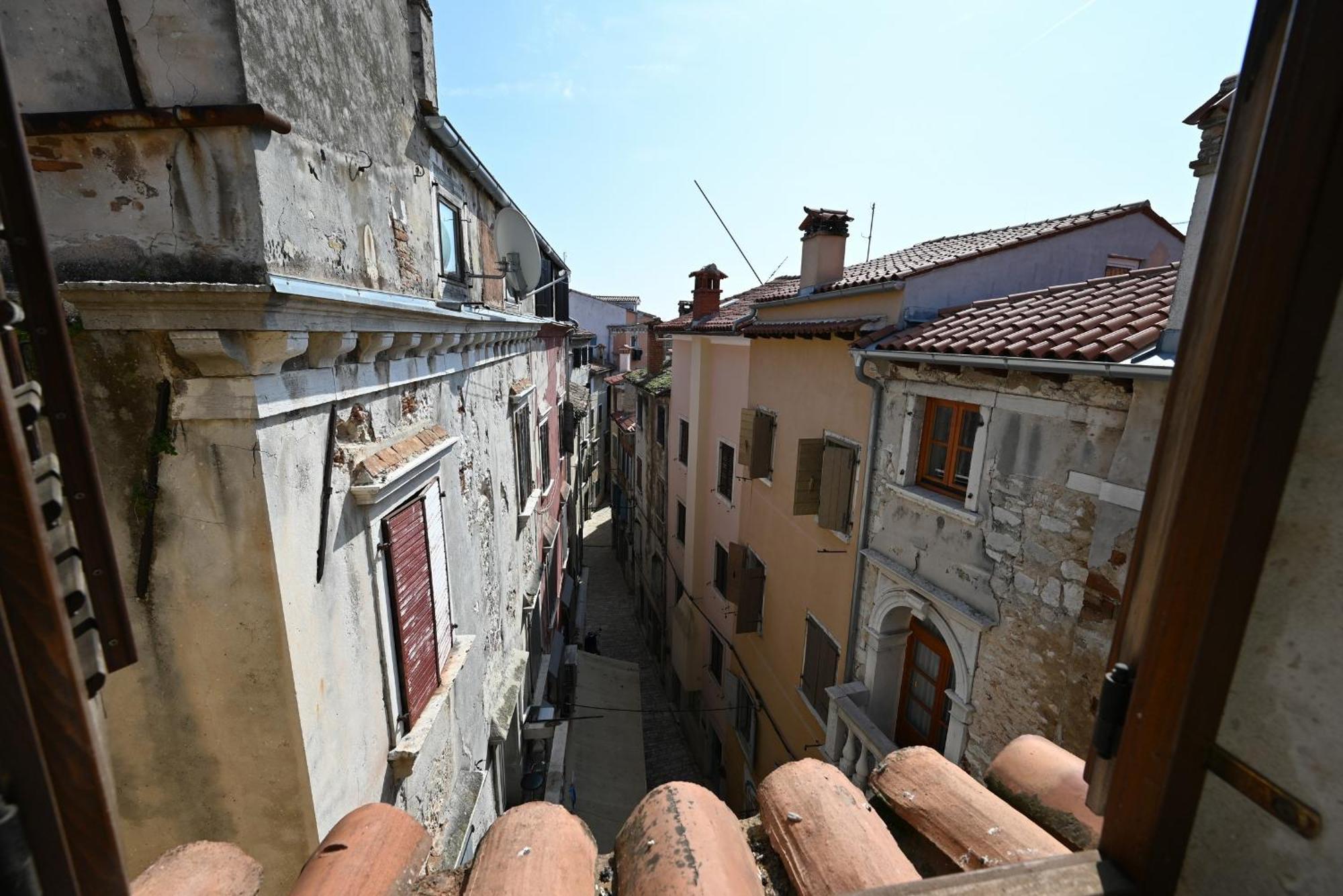 Alice Apartment With Balcony Rovinj Exterior photo