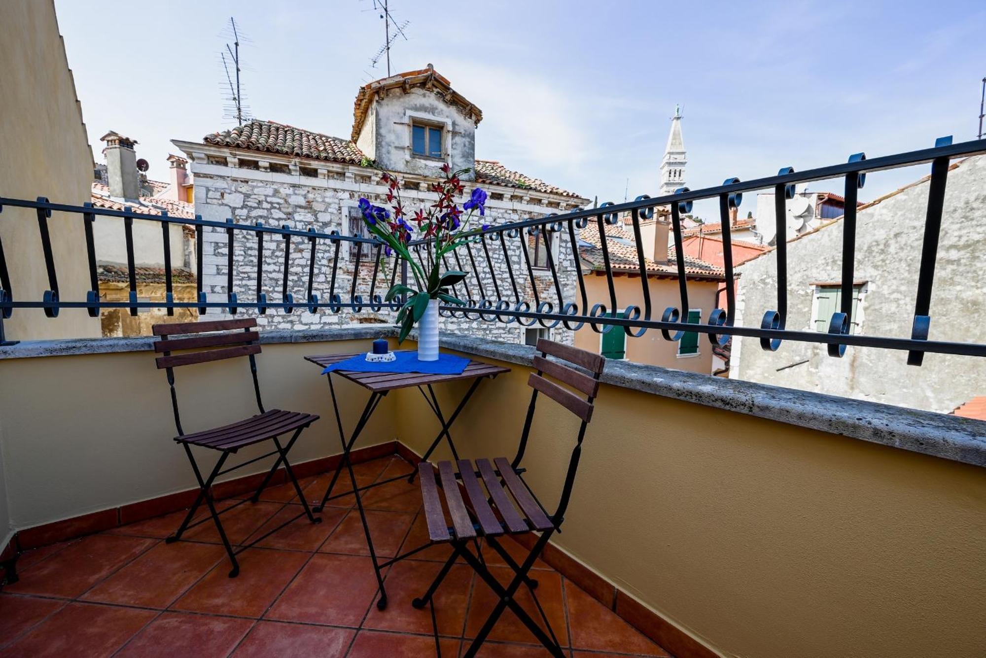 Alice Apartment With Balcony Rovinj Exterior photo