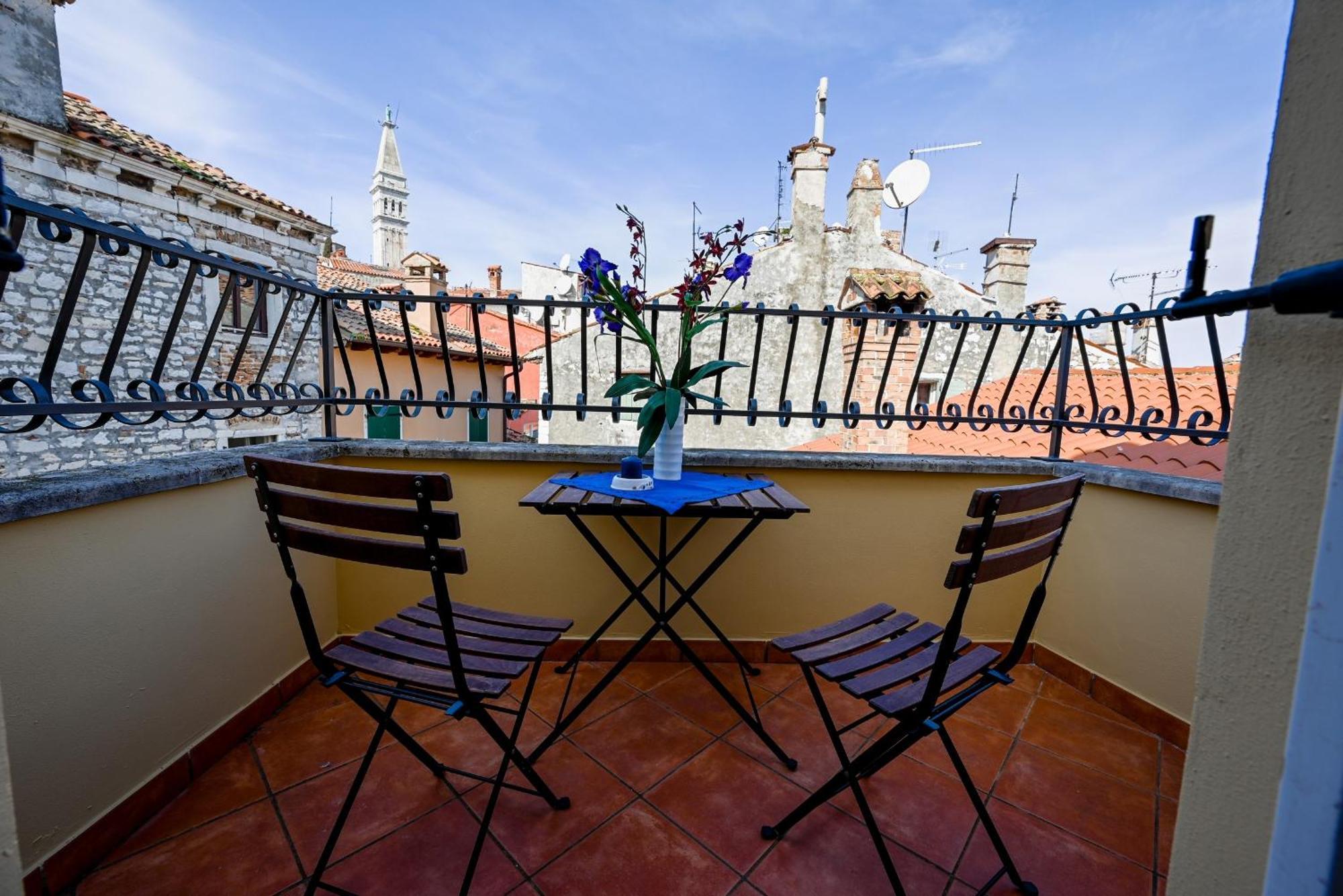 Alice Apartment With Balcony Rovinj Exterior photo
